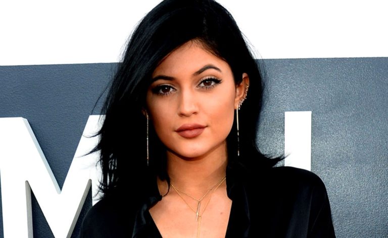 Kylie Jenner launches new cosmetic pop-up shop