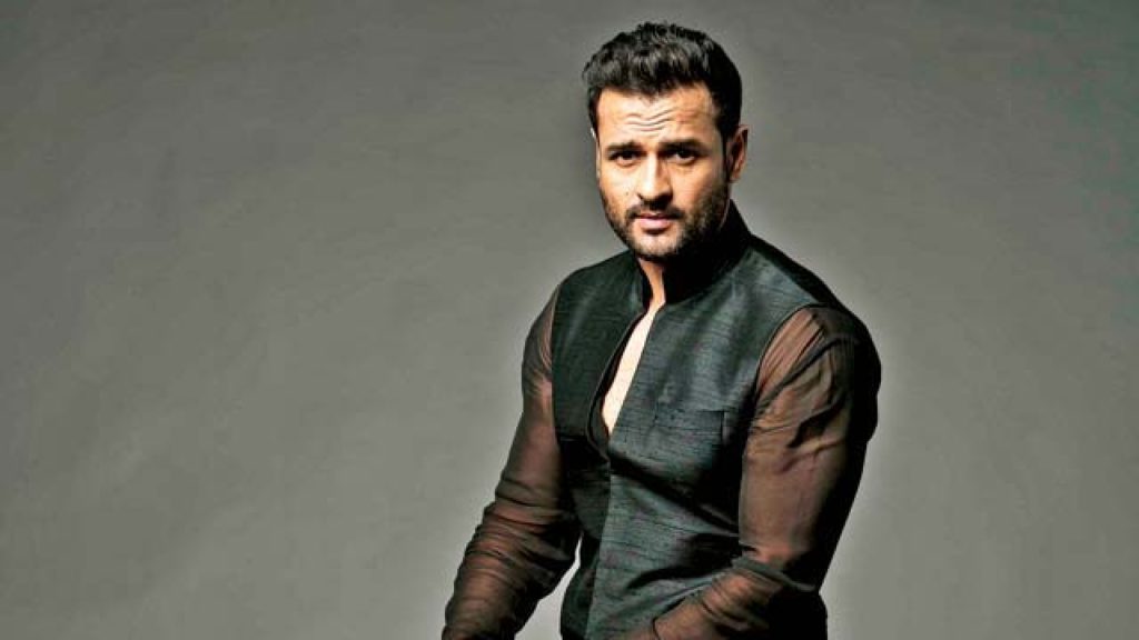 Soon, India to witness Live Quiz show; actor Rohit Roy turns host